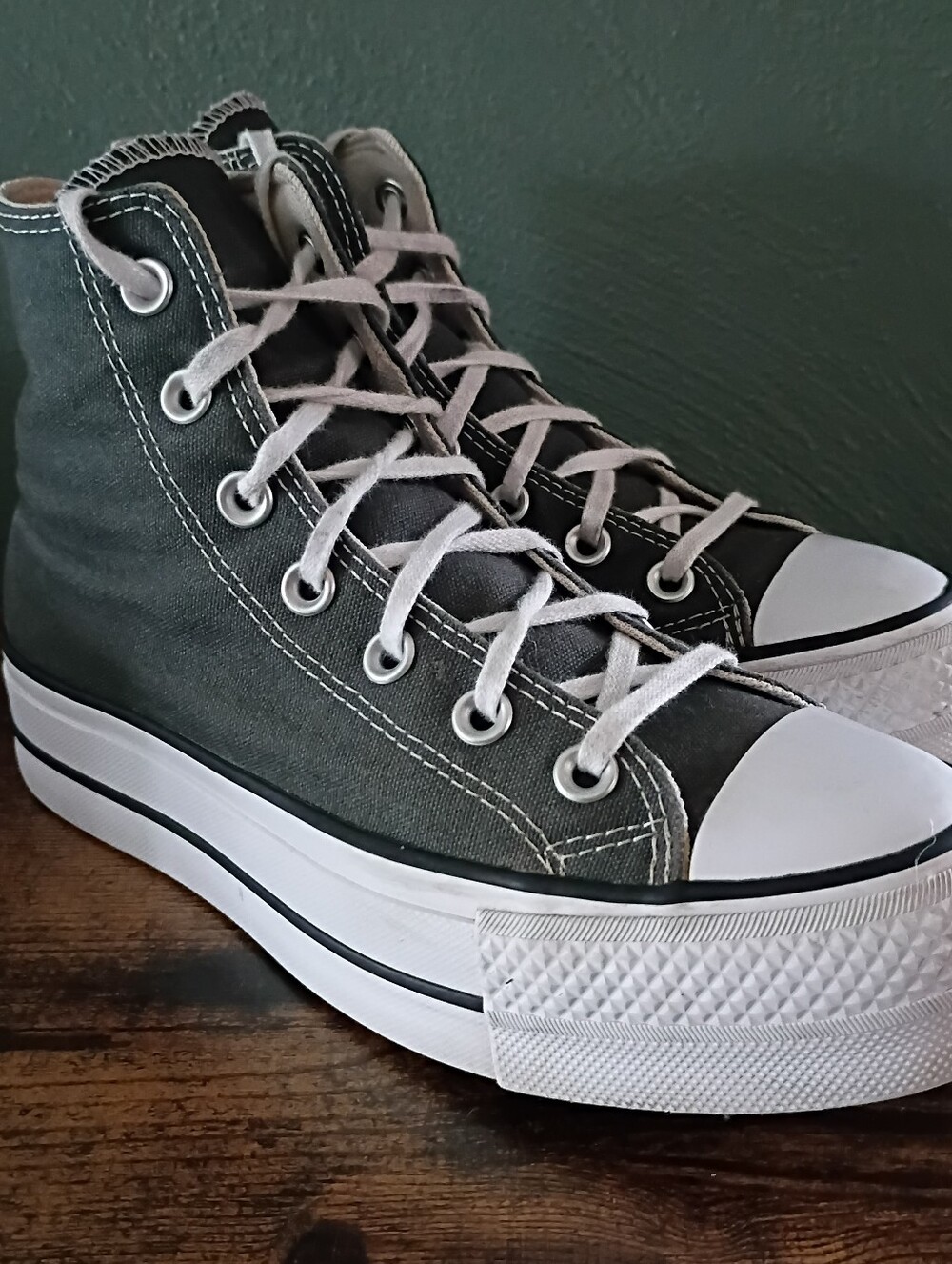 Converse High Top Platform Gray Sneakers Womens 7 Chuck Taylor All Star Lift